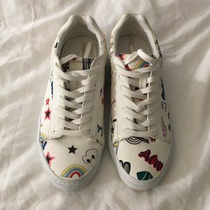 Graffiti Graphic Low Top Sneakers